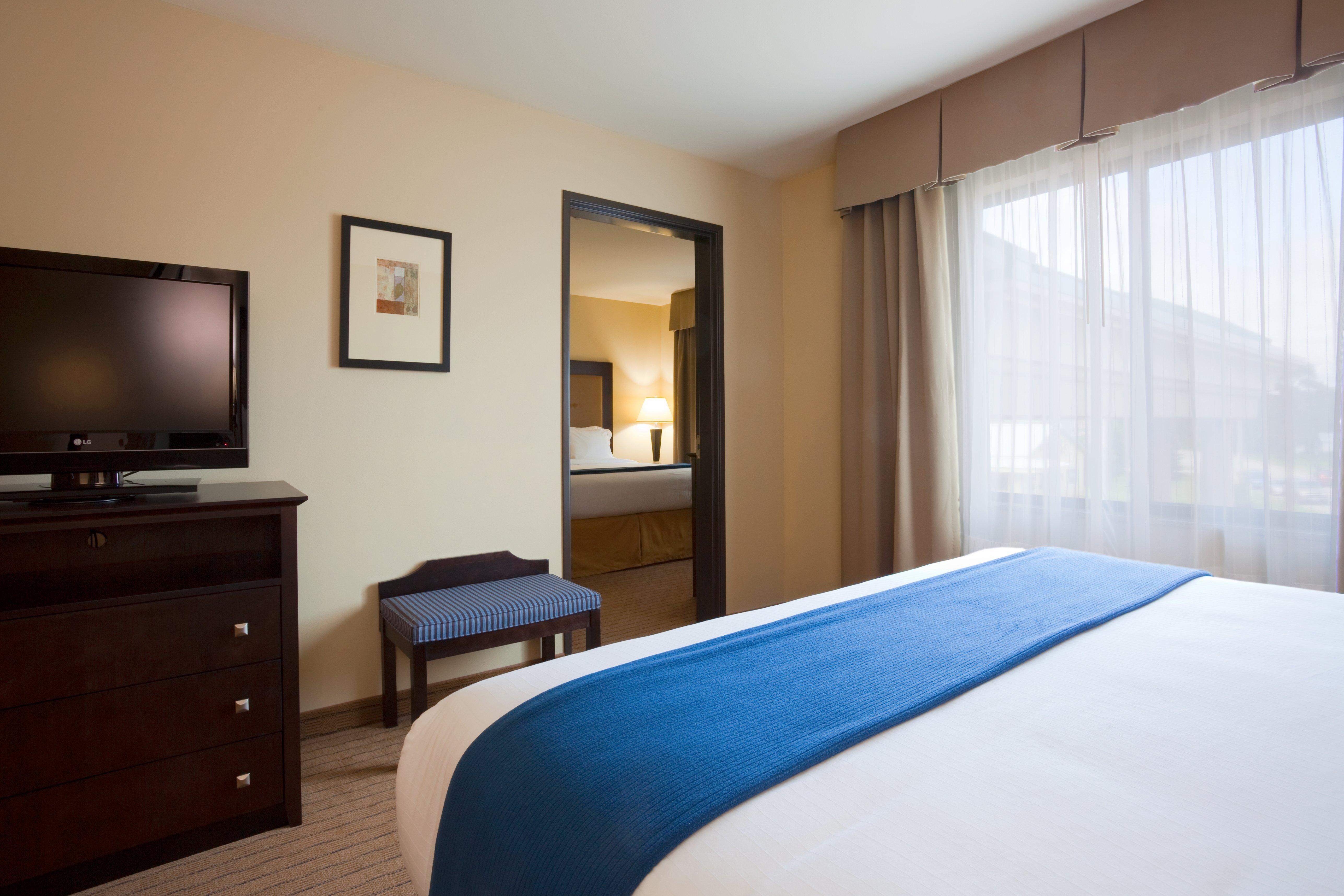 Holiday Inn Express & Suites Madison-Verona, An Ihg Hotel Room photo