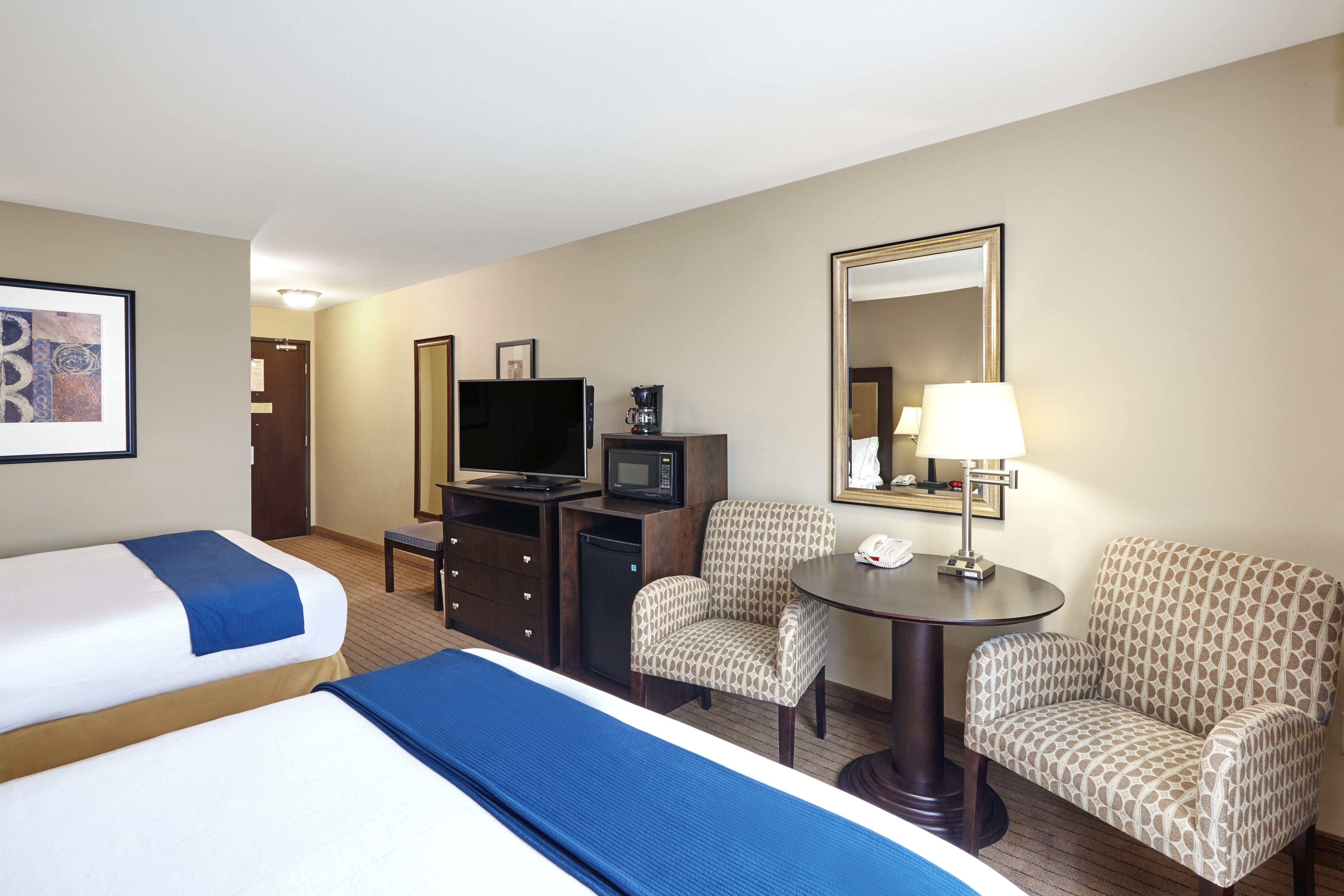 Holiday Inn Express & Suites Madison-Verona, An Ihg Hotel Exterior photo