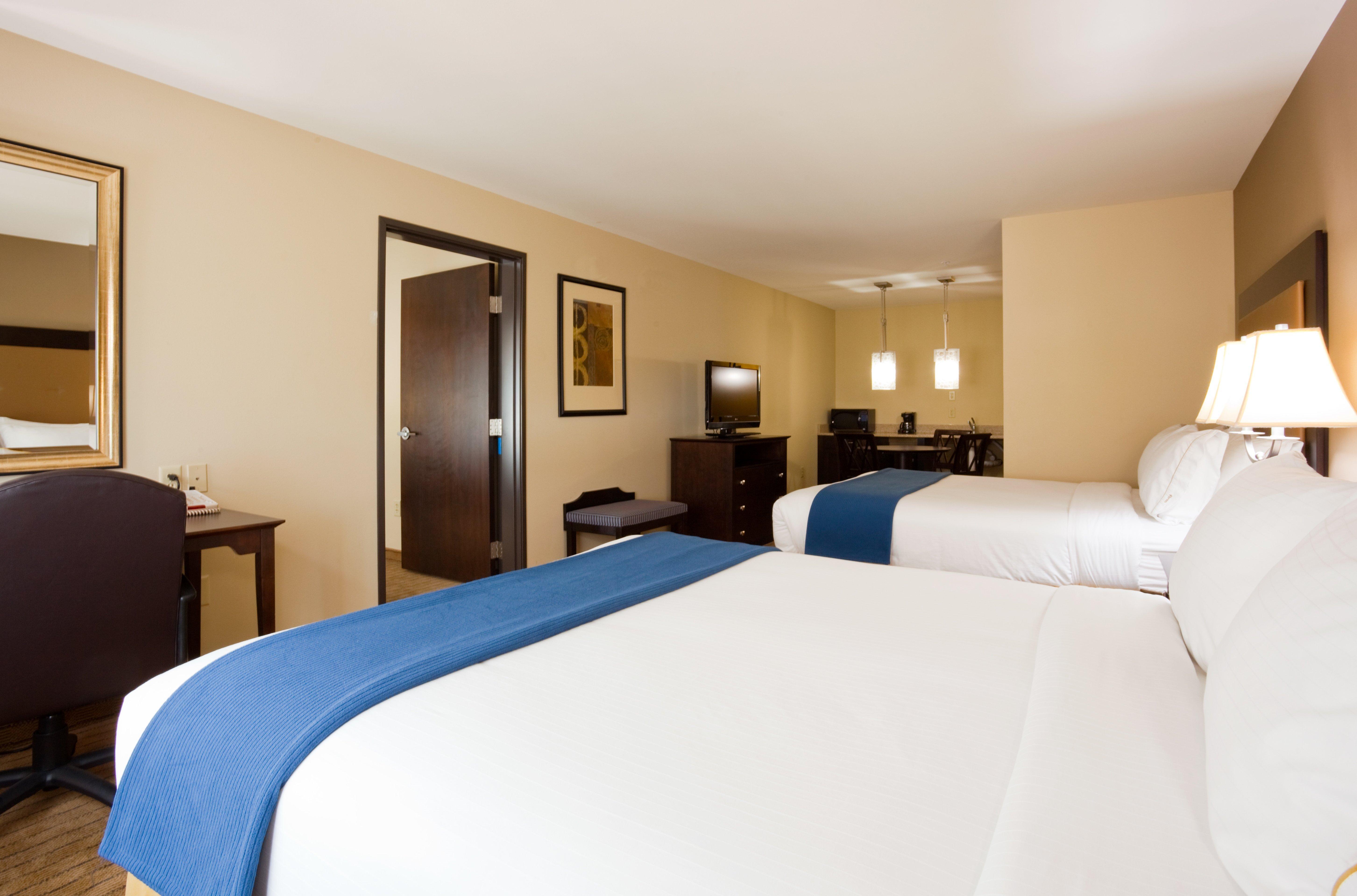 Holiday Inn Express & Suites Madison-Verona, An Ihg Hotel Room photo